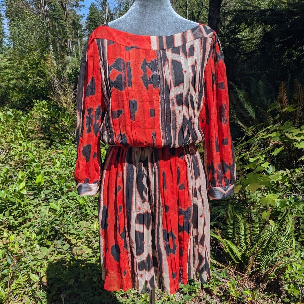 Diane Von Furstenberg Pialla 100% Silk Dress 6 Red Pleated Chiffon Blouson Mini